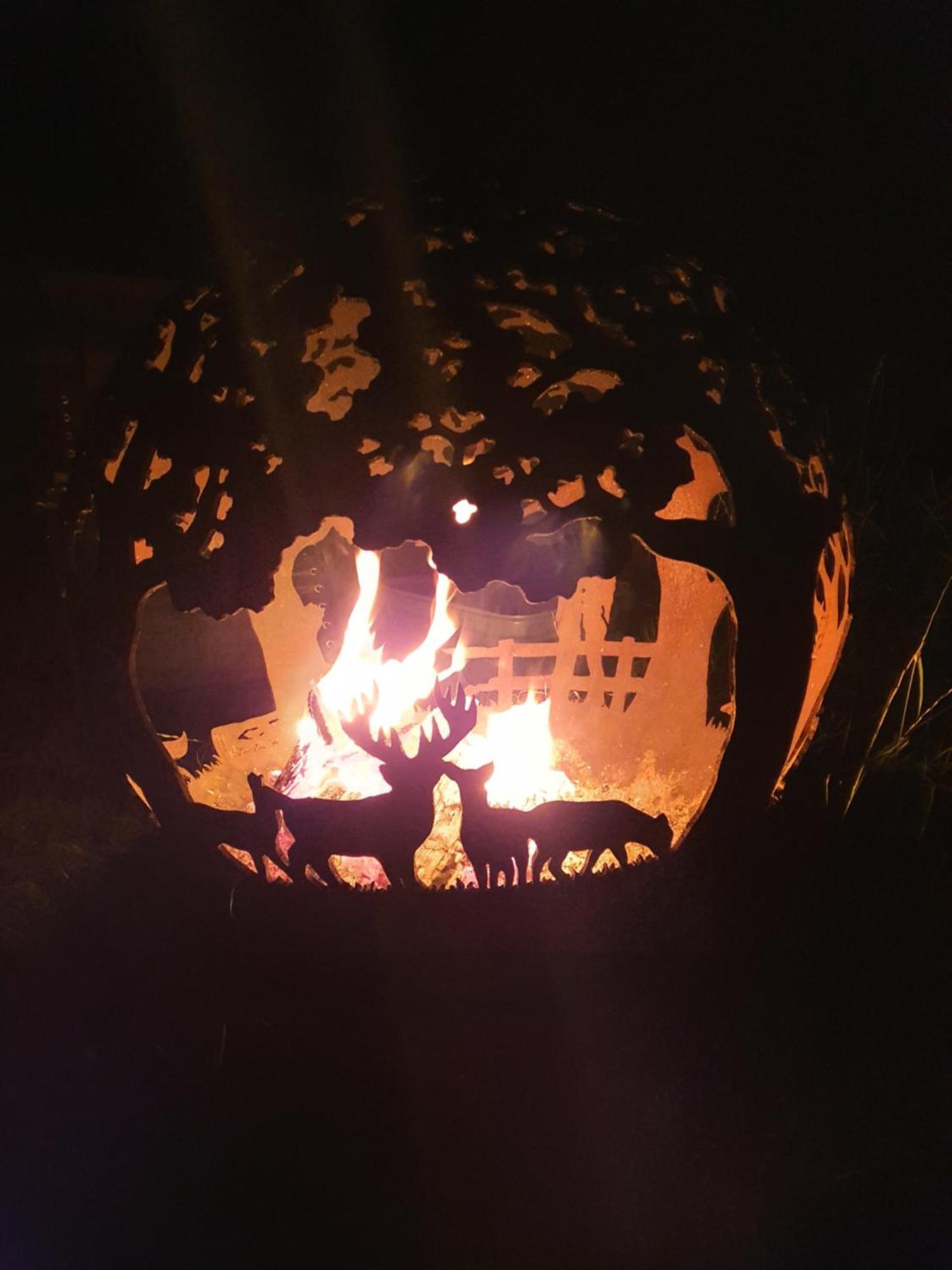 Gilfach Gower Farm Luxury Yurt With Hot Tub Hotel แอมมันฟอร์ด ภายนอก รูปภาพ