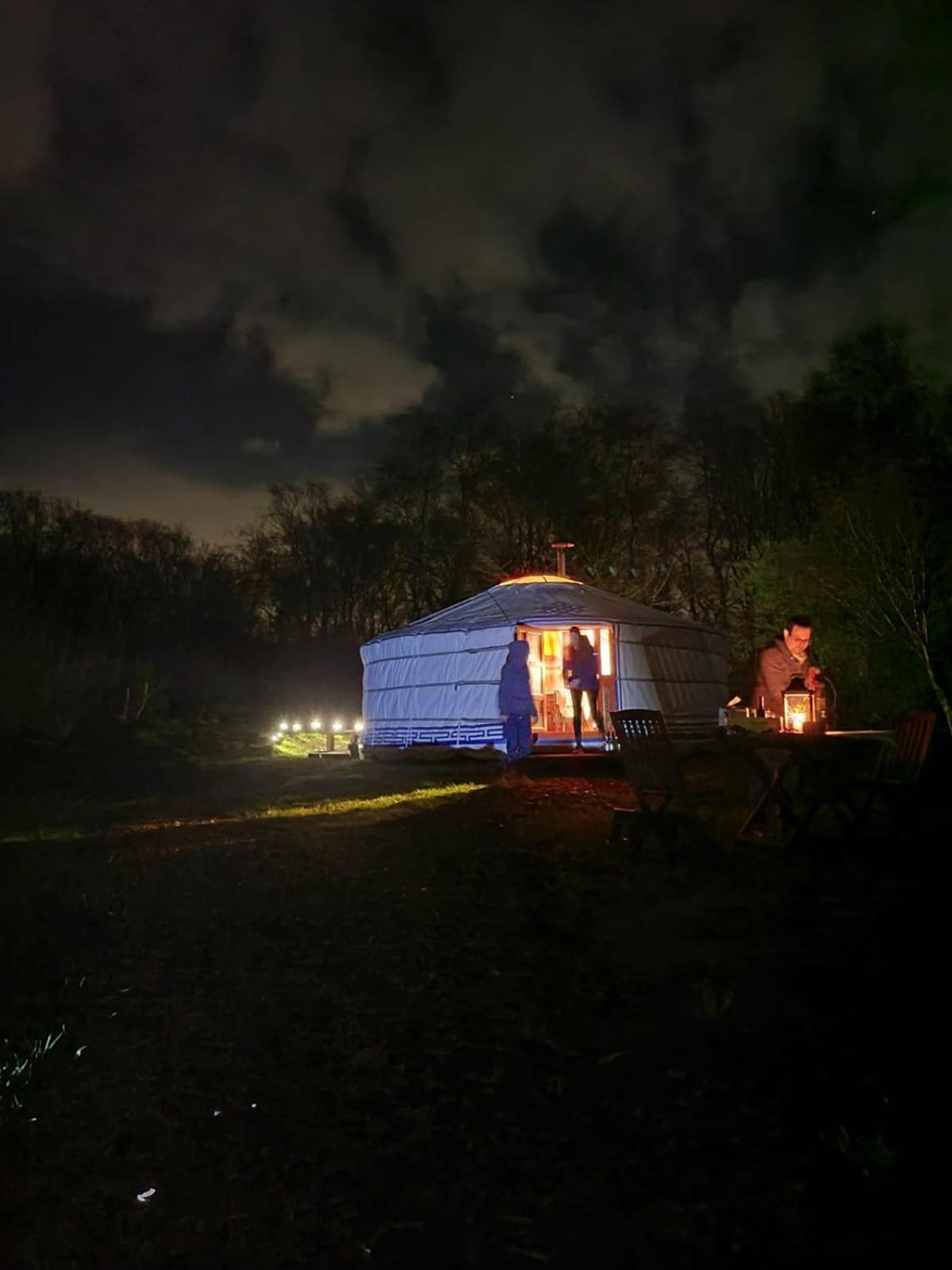 Gilfach Gower Farm Luxury Yurt With Hot Tub Hotel แอมมันฟอร์ด ภายนอก รูปภาพ