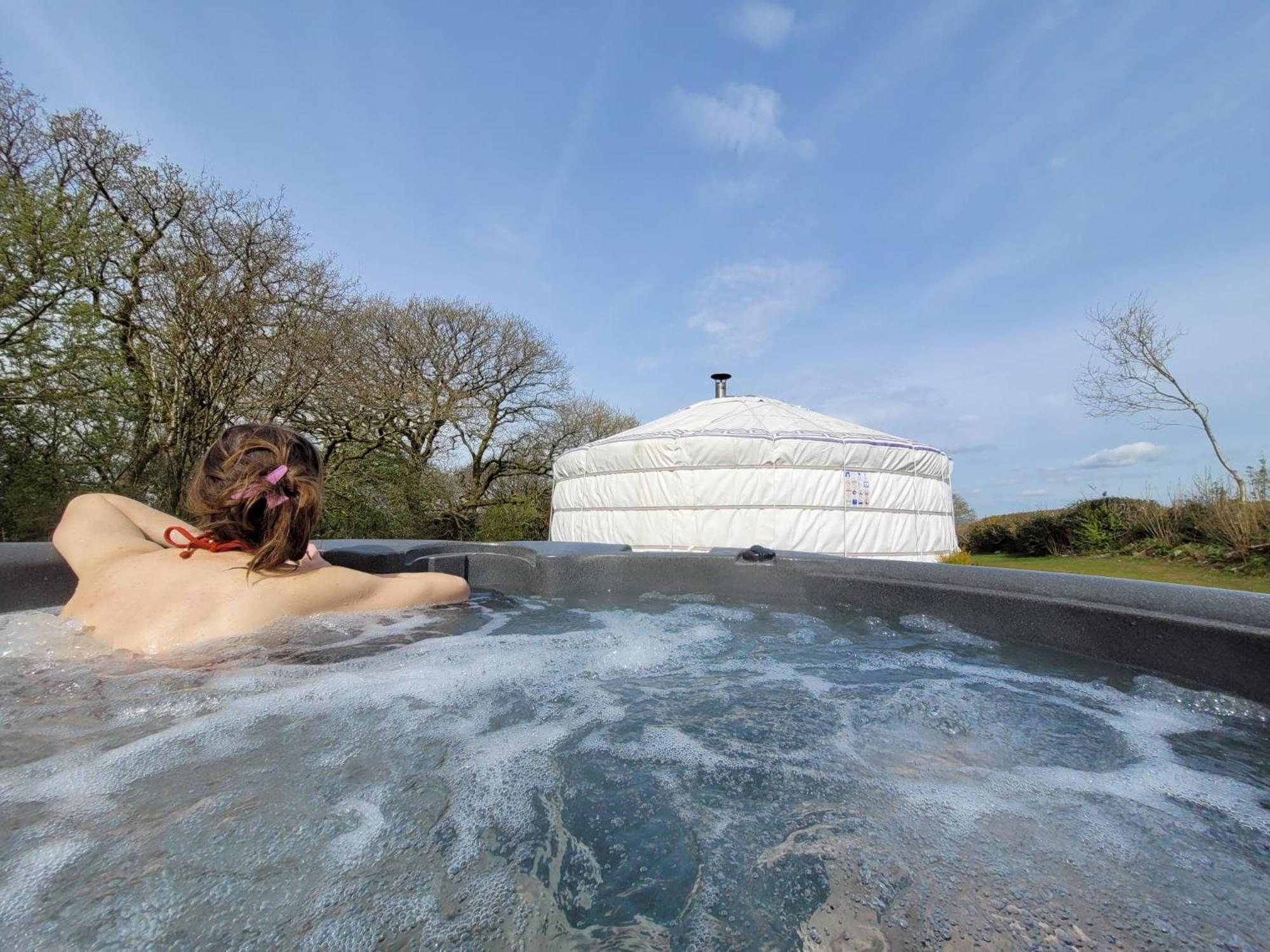 Gilfach Gower Farm Luxury Yurt With Hot Tub Hotel แอมมันฟอร์ด ภายนอก รูปภาพ