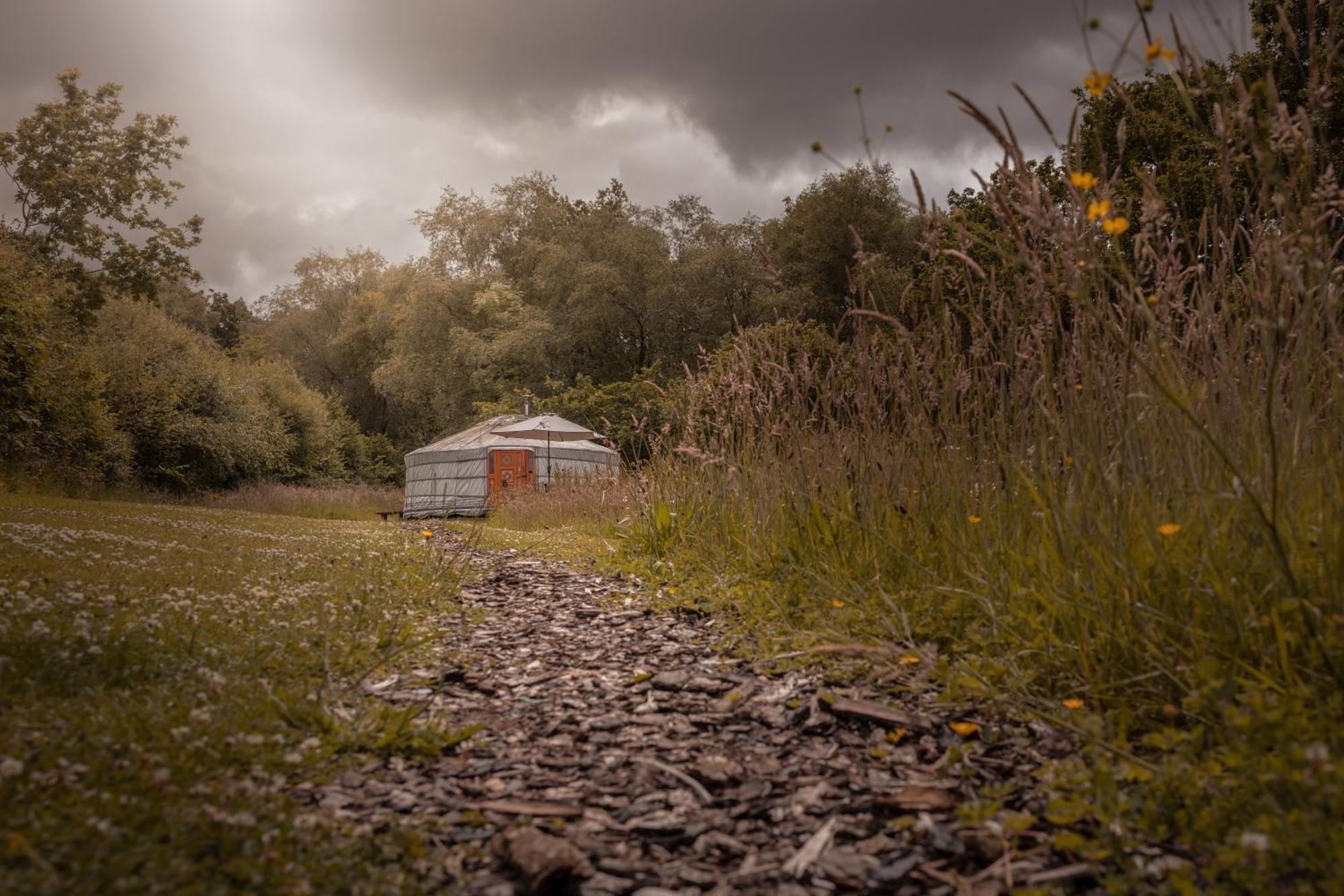 Gilfach Gower Farm Luxury Yurt With Hot Tub Hotel แอมมันฟอร์ด ภายนอก รูปภาพ