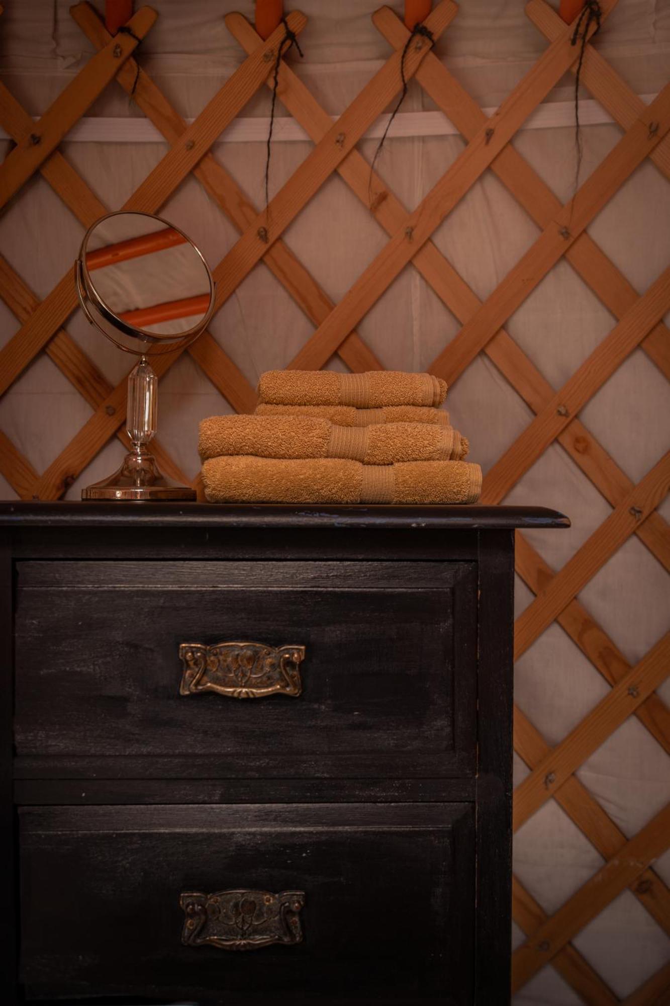 Gilfach Gower Farm Luxury Yurt With Hot Tub Hotel แอมมันฟอร์ด ภายนอก รูปภาพ